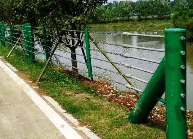 鋼絲繩護(hù)欄
