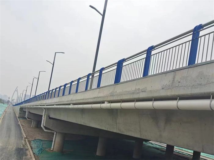 不銹鋼復(fù)合管護(hù)欄